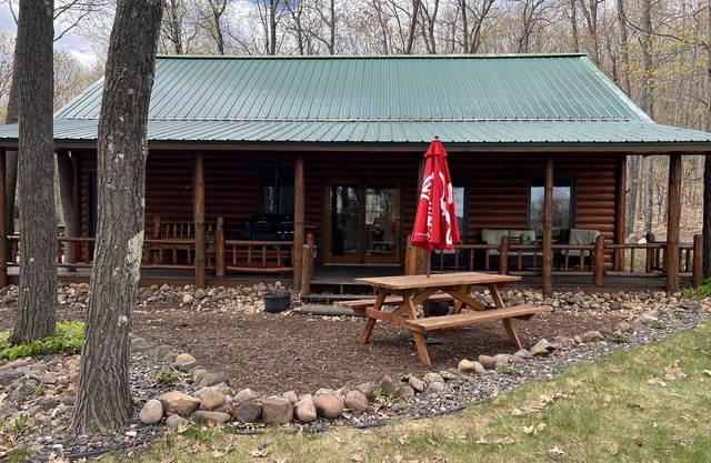 Beautiful Valhalla/Washburn area cabin with amazing views!