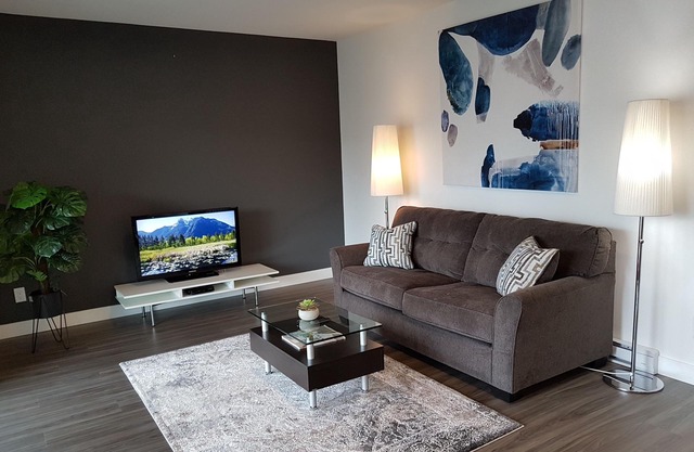 Beautiful view, new clean modern Legal suite.