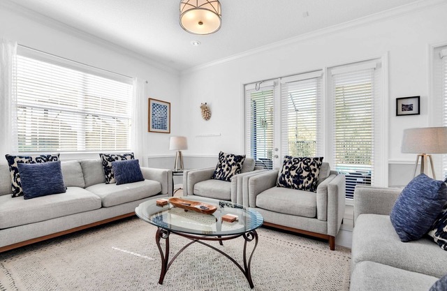 Beautiful views/WALT DISNEY WORLD 10 MINS/EXQUISITE/PRIVATE POOL AND SPA