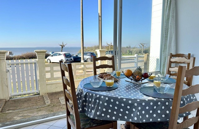 Beautiful villa for 6 guests with WIFI, TV and pets allowed