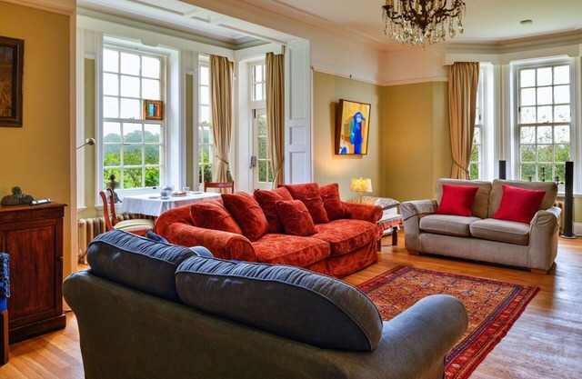 Beautiful villa for 19 people with WIFI, hot tub, TV, terrace, pets allowed and parking