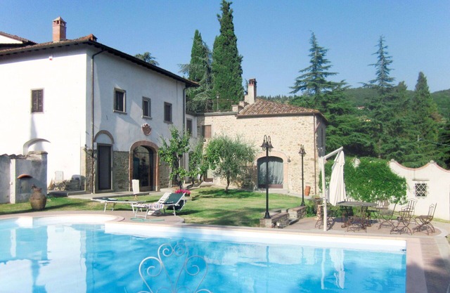 Beautiful villa for 2 people with pool, TV and patio