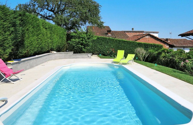 Beautiful villa for 8 guests with private pool, WIFI, TV, patio and parking