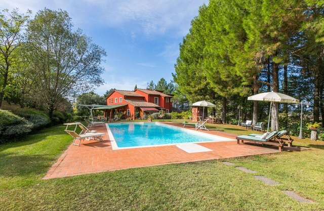Beautiful villa for 4 guests with WIFI, private pool and TV
