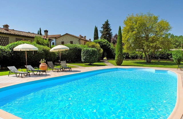 Beautiful villa for 12 guests with private pool, WIFI, TV, terrace and pets allowed