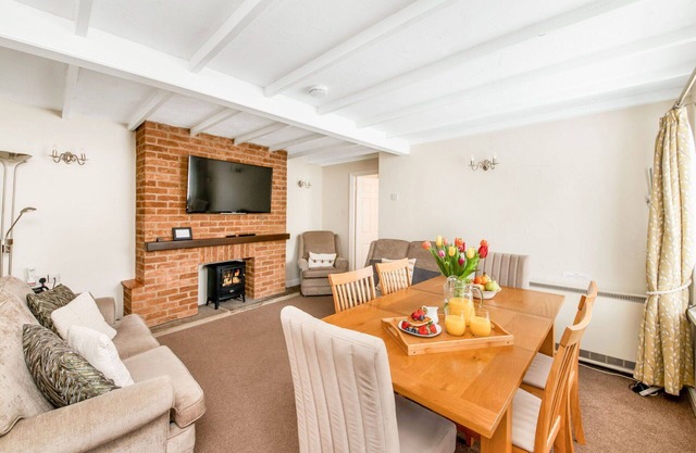 Beautiful villa for 6 people with WIFI, pool, hot tub and terrace