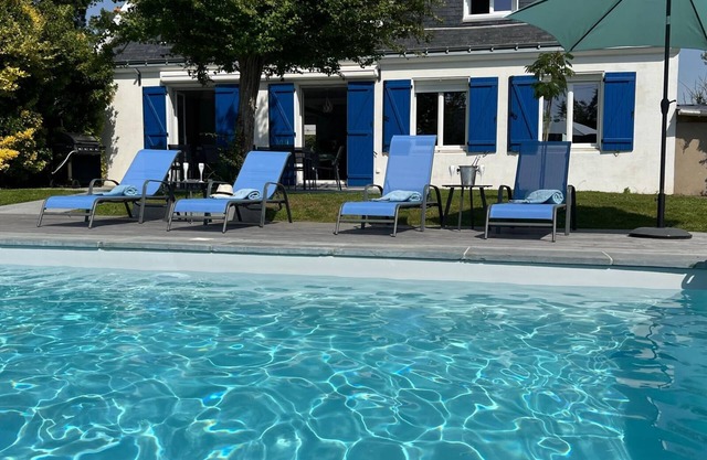 Beautiful villa, heated pool and close to the beach