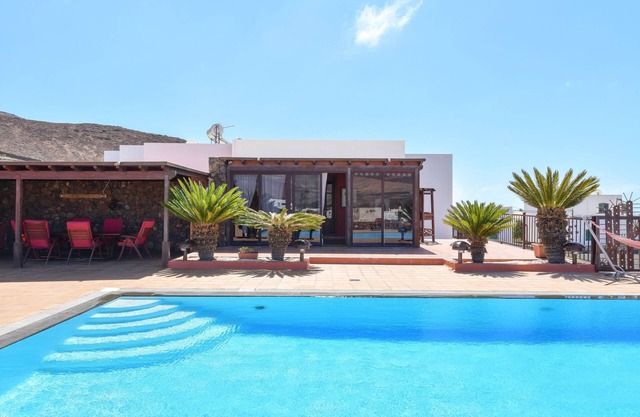 Beautiful Villa La Petit with Pool, Terrace, Garden and Wi-Fi