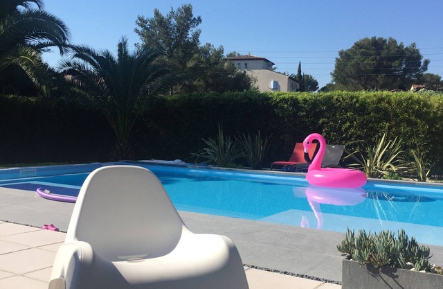 Beautiful villa with heated pool just a stone's throw from the sea!