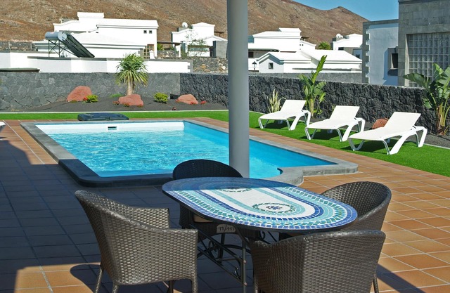 Beautiful villa with private pool, see views, gamesroom with pool table and BBQ