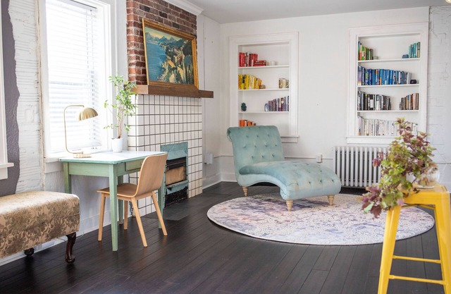 Beautiful, Walkable Strip District Studio w/Outdoor Loggia