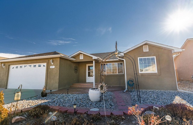 Beautiful Warm and Spacious Home, 3bed/2 full bath