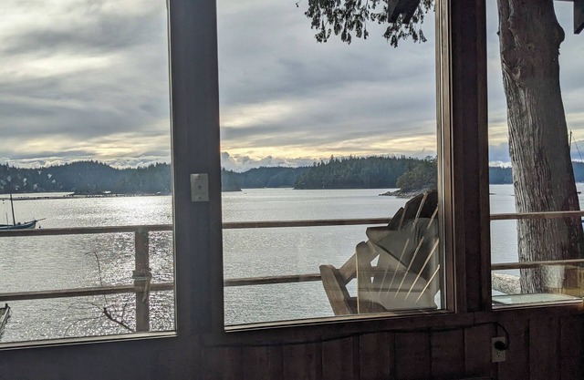 Beautiful waterfront paradise on Cortes Island!