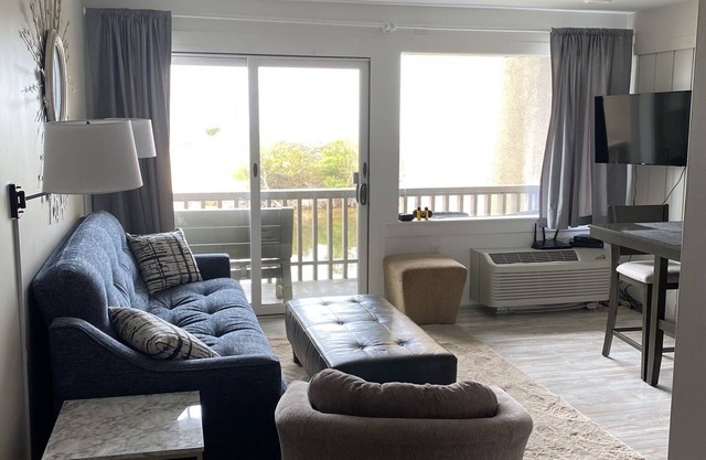 Beautiful Water Views! 1 Bdrm Condo on Lake Michigan - Homestead Rsrt-Glen Arbor