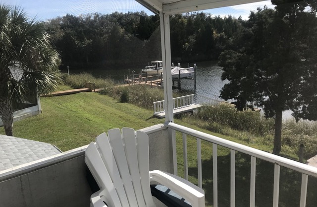 Beautiful waterfront Condo, minutes from downtown, shopping and fishing!
