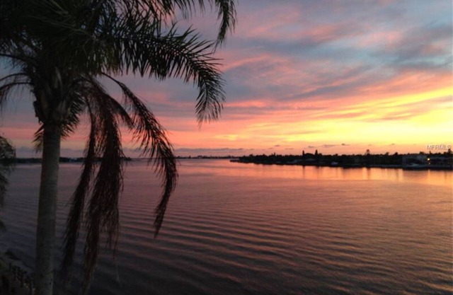 BEAUTIFUL WATERFRONT CONDO! 2BR, 2bath on Boca Ciega Bay