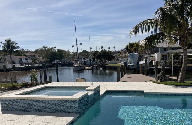 Beautiful Waterfront Pool Home, Near Downtown St. Pete!!