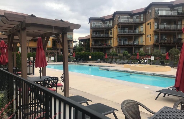 Beautiful Waterfront 1400 sq f, 2 level Condo ground floor walk out.