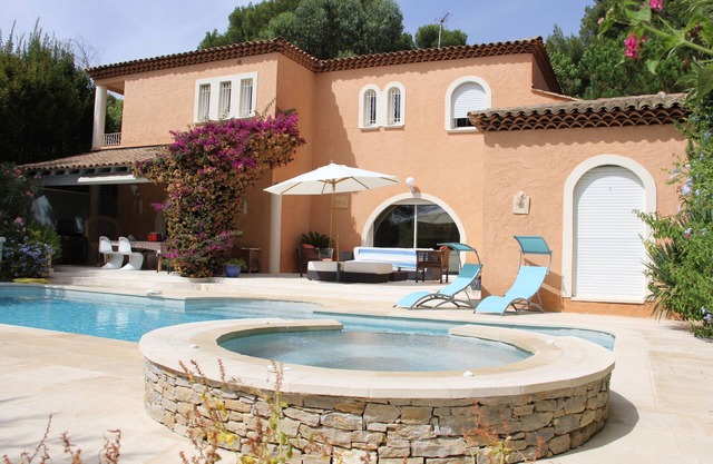 Beautifull Villa in the residential area of ​Sanary .