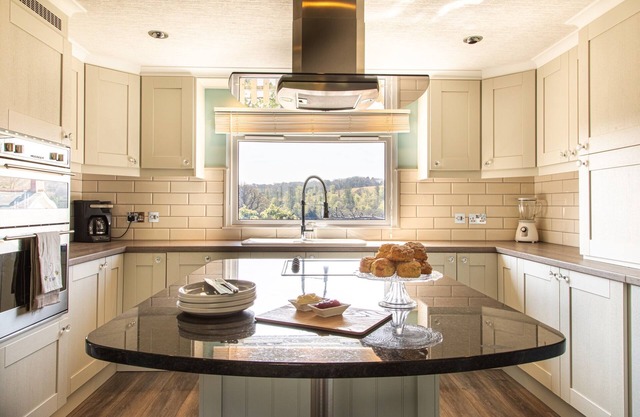 Beautifully appointed Lodge with fabulous views