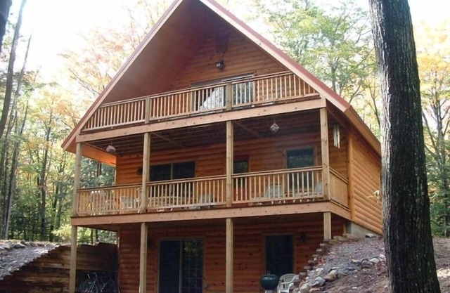 Beautifully Furnished Log Home on Secluded Shetland Creek