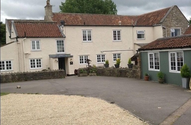 Beautifully Modernised Farmhouse w/2 Hot Tubs & Annex, Games Room, Sleeps 26