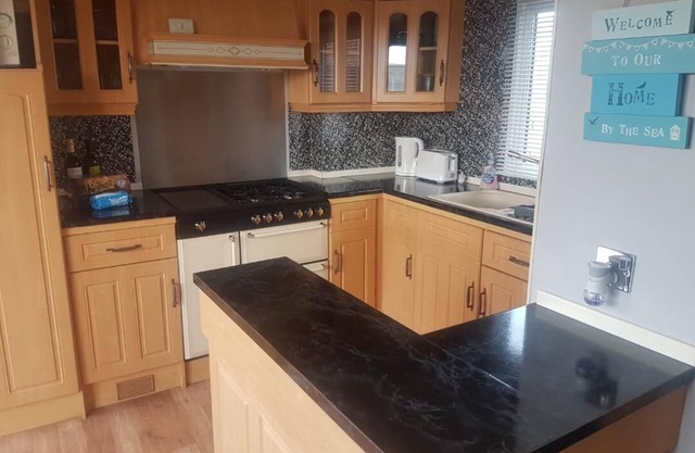 Beautifully peaceful static home one minute from the beach
