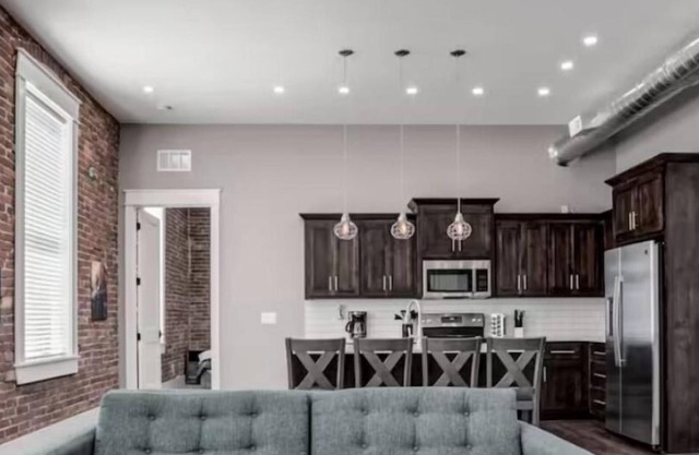 Beautifully remodeled loft in the heart of Smithville, MO