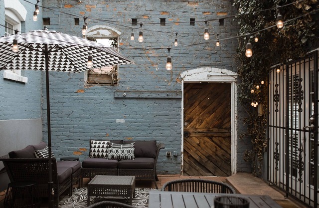 Beautifully Remodeled Carriage House In Denver