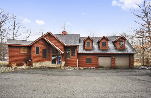 Beautifully renovated has everything you need to stay on the Sunnyside!