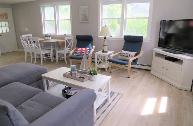 Beautifully Renovated Home 1/2 Mile from Campground Beach