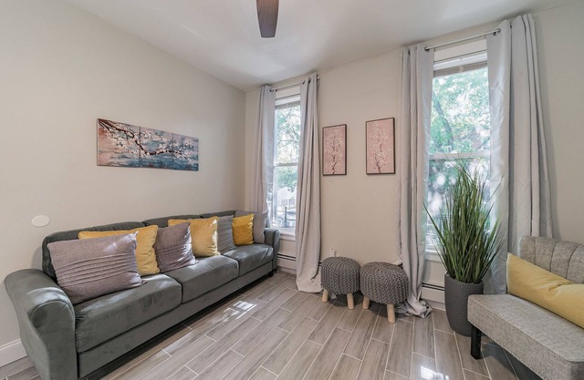 Beautifully renovated comfy one bedroom apartment, - minutes from Manhattan