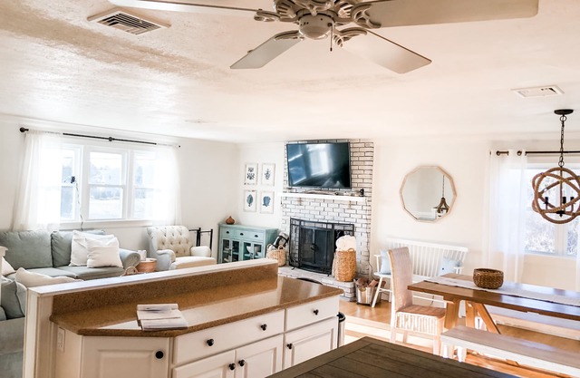 Beautifully Updated, Pet Friendly, Family Beach House in Snug Harbor!