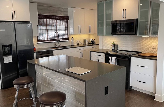 Beautifully updated house in the Heart of Denver, walking distance to Eateries
