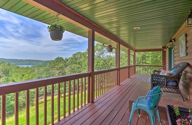 Beaver Lake Home w/Game Room, Boat Slip & Views!