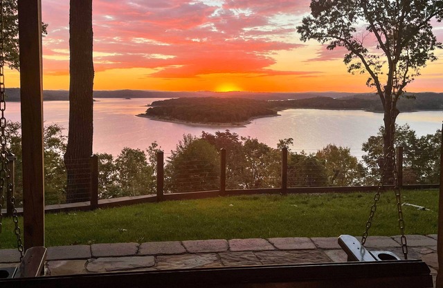 Beaver Lake Retreat w/Lake Access & Fire Pit!