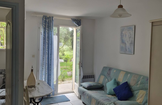 Bed and Breakfast 'Chambre Farniente' with Shared Garden and Air Conditioning