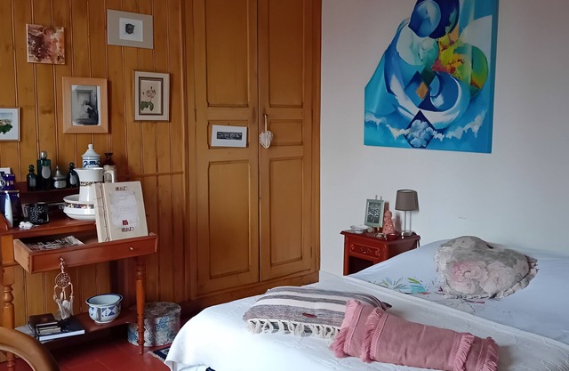 Bed and Breakfast 'Le Jardin Pictural De Garance' with Shared Garden and Wi-Fi