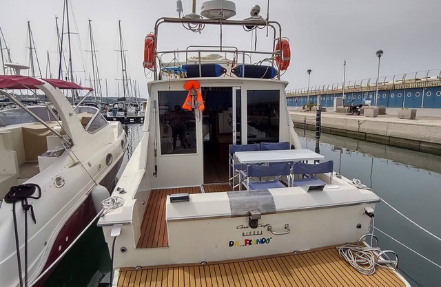 Bed&Boat Da. Flando" in Fano's Marina dei Cesari. Romantic and original.