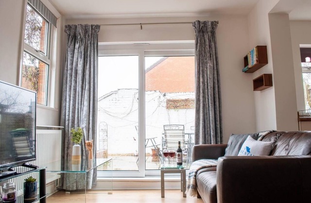 Bedford Road Garden Apartment