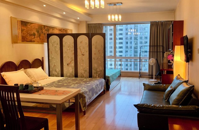 Beijing CBD area luxurious four-person room with two queen-size beds