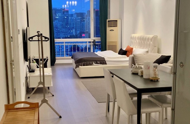 Beijing Furnished Apt with Queen bed