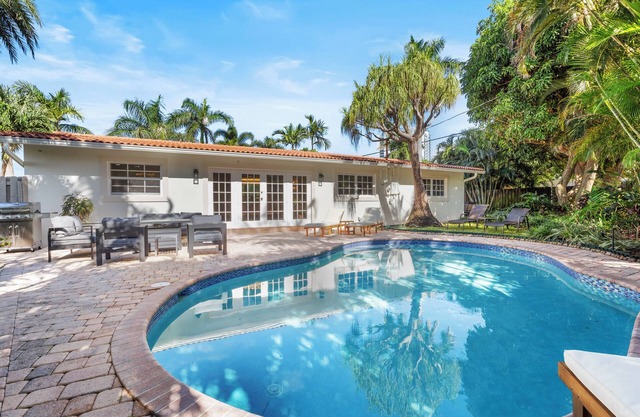 Bel Air Beauty: 4BR, Private Pool & Elegant Comfort Steps from the Beach