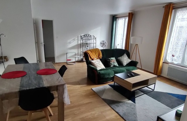 Bel Appartement Emplacement Idéal en Centre Ville, Proche Thermes et Commerces