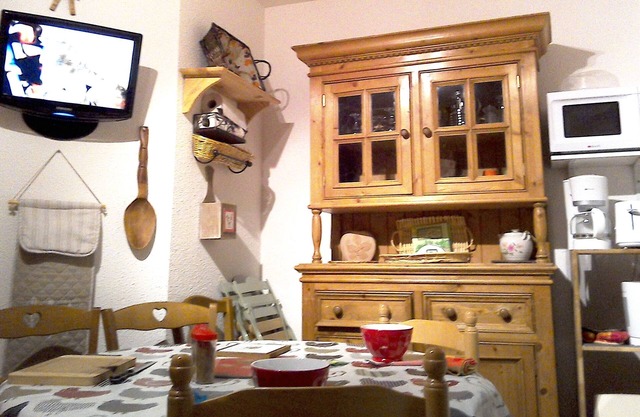 BEL APPARTEMENT T2 balcony view Cantal lead. IDEAL 4 Pers.