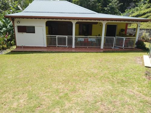 Bel Ti case dans la verdure hauteurs de Deshaies