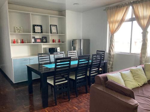 Belgian Home Near Mansion House 12 pax