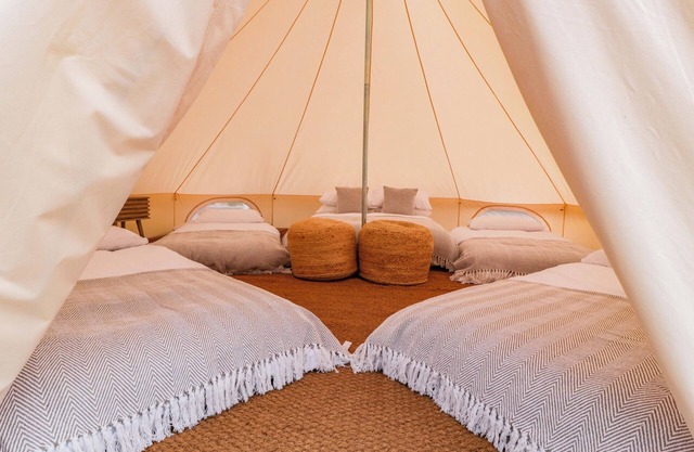 BELL 1, pet friendly, character holiday cottage in Malmesbury