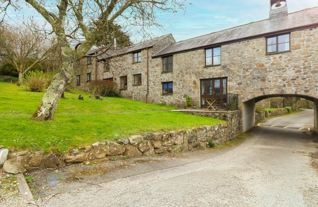 BELL COTTAGE, pet friendly, character holiday cottage in Penzance