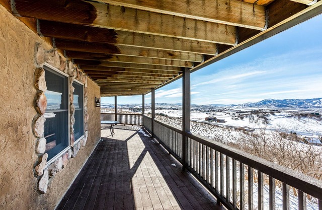 Bella Vista Estate Sleeps 21